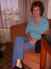 Mature Amy loves to munch on cock
