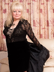 British mature lady getiing wet and wild